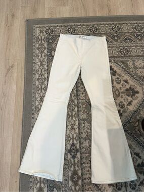 Free People bell bottom Jean off white